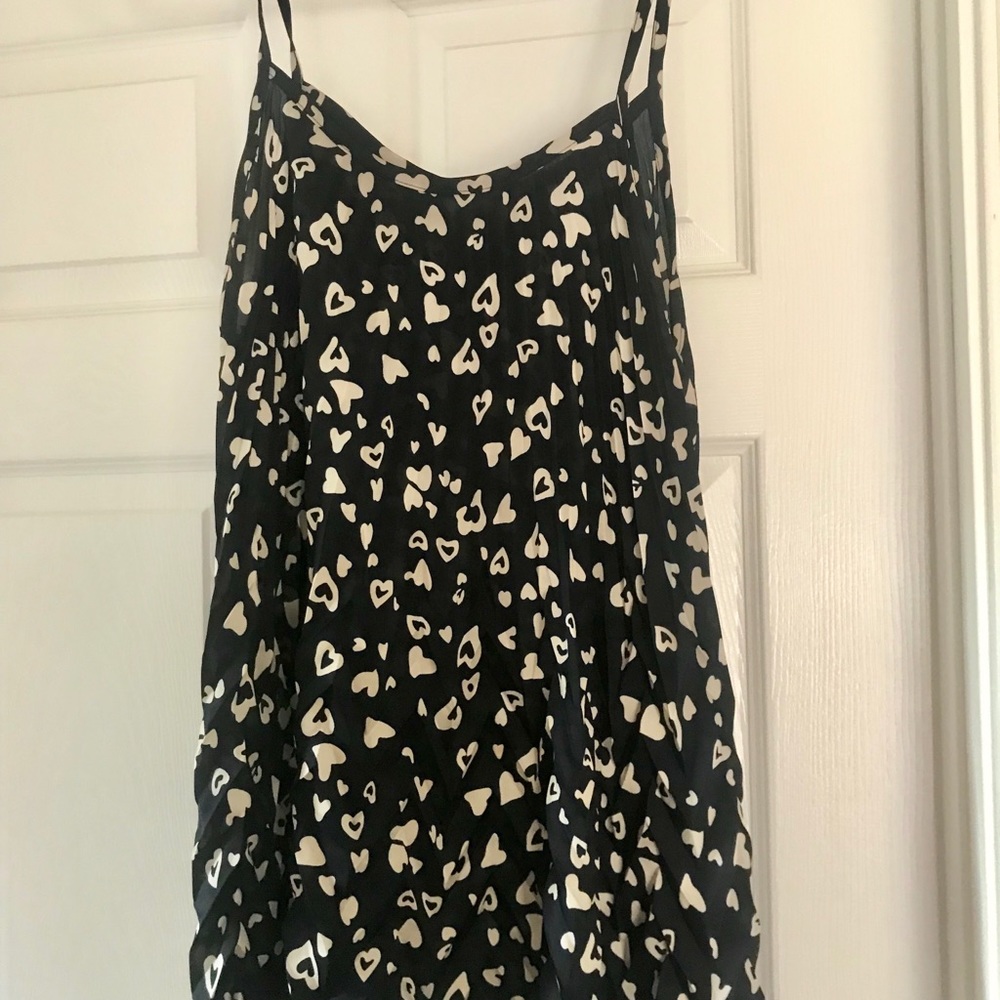 Navy white heart sleeveless shirt